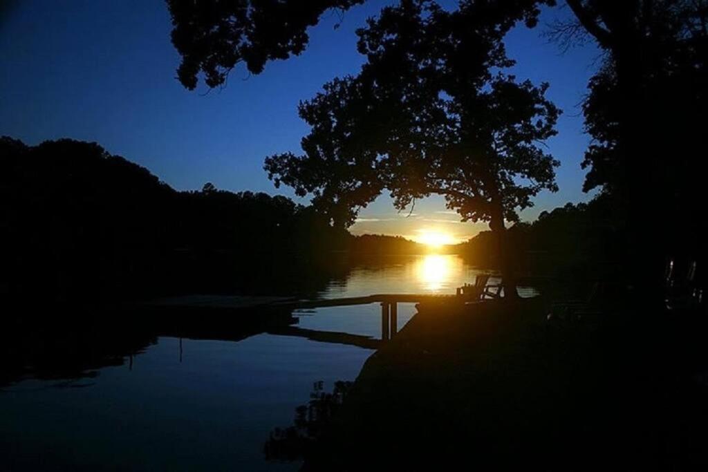 #09 - Large Lakeview One Bedroom- Pet Friendly Hot Springs Buitenkant foto