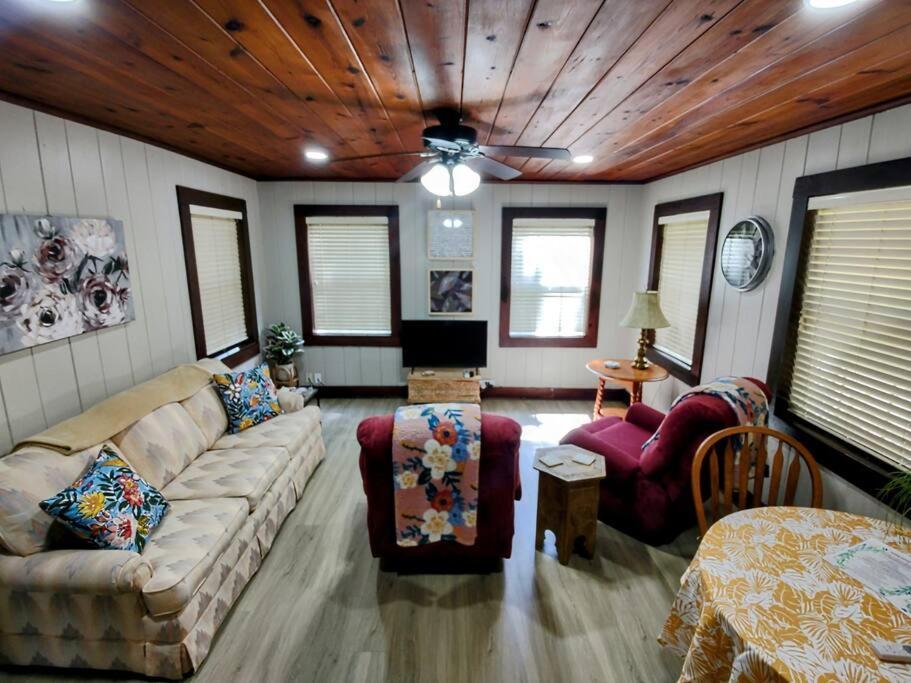 #09 - Large Lakeview One Bedroom- Pet Friendly Hot Springs Buitenkant foto
