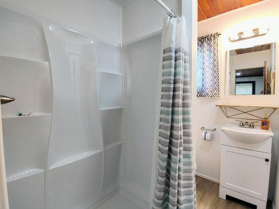 #09 - Large Lakeview One Bedroom- Pet Friendly Hot Springs Buitenkant foto